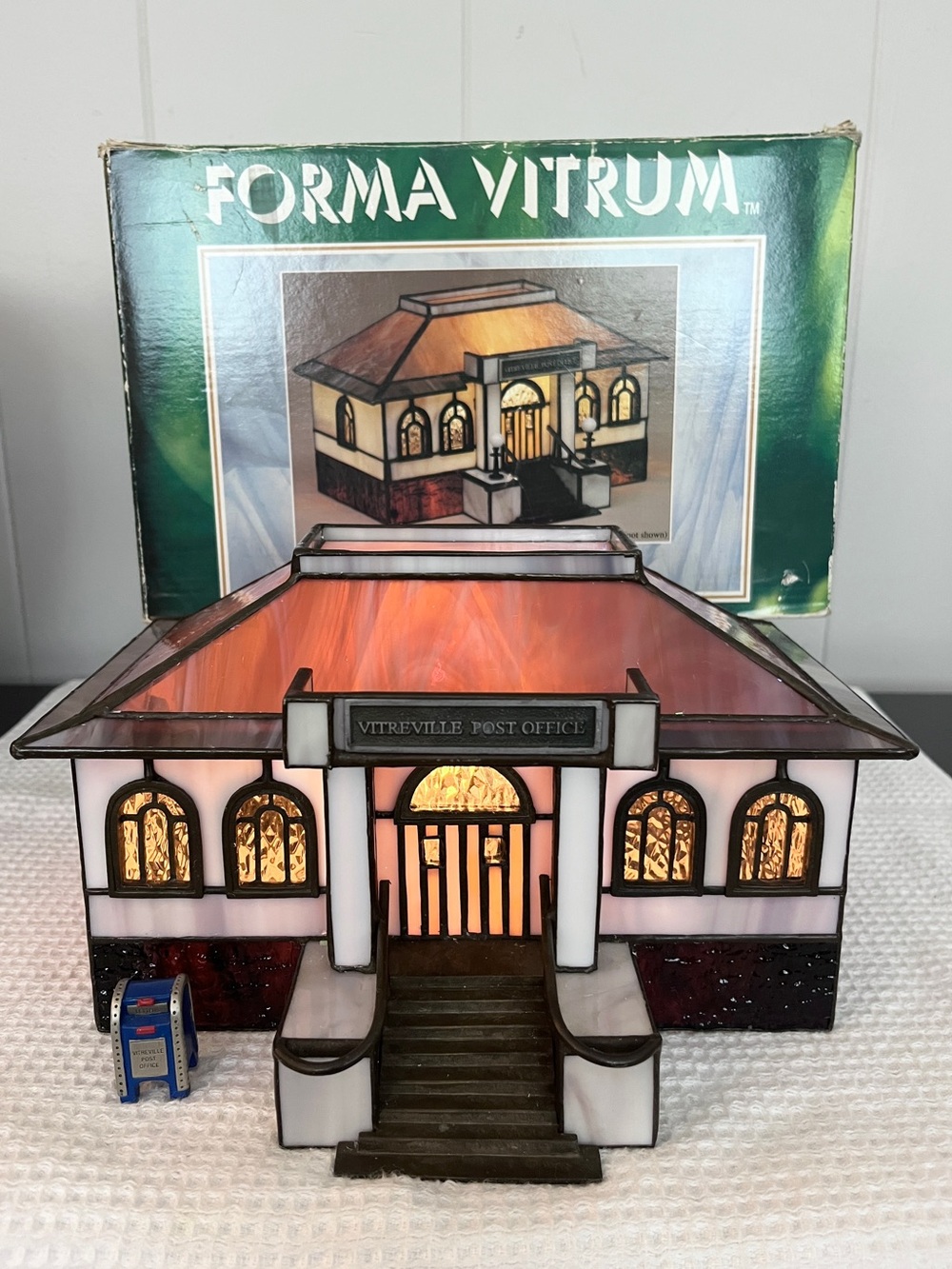 Vintage Forma Vitrum 11402 Stained Glass Vitreville Post Office Accent Lamp 1993